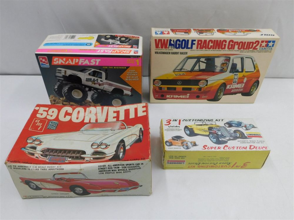 Lot 299: Lot of 4 Model Kits