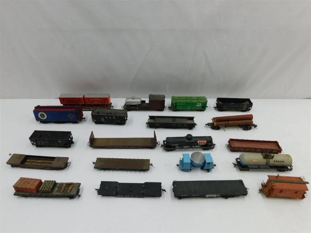 Lot 172: Lot of 19 HO Scale Rolling Stock