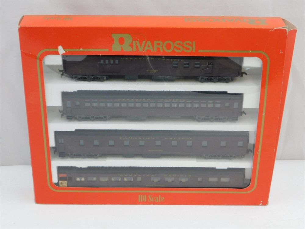 Lot 192: Rivarossi HO Scale Canadian Pacific Passenger Car Set