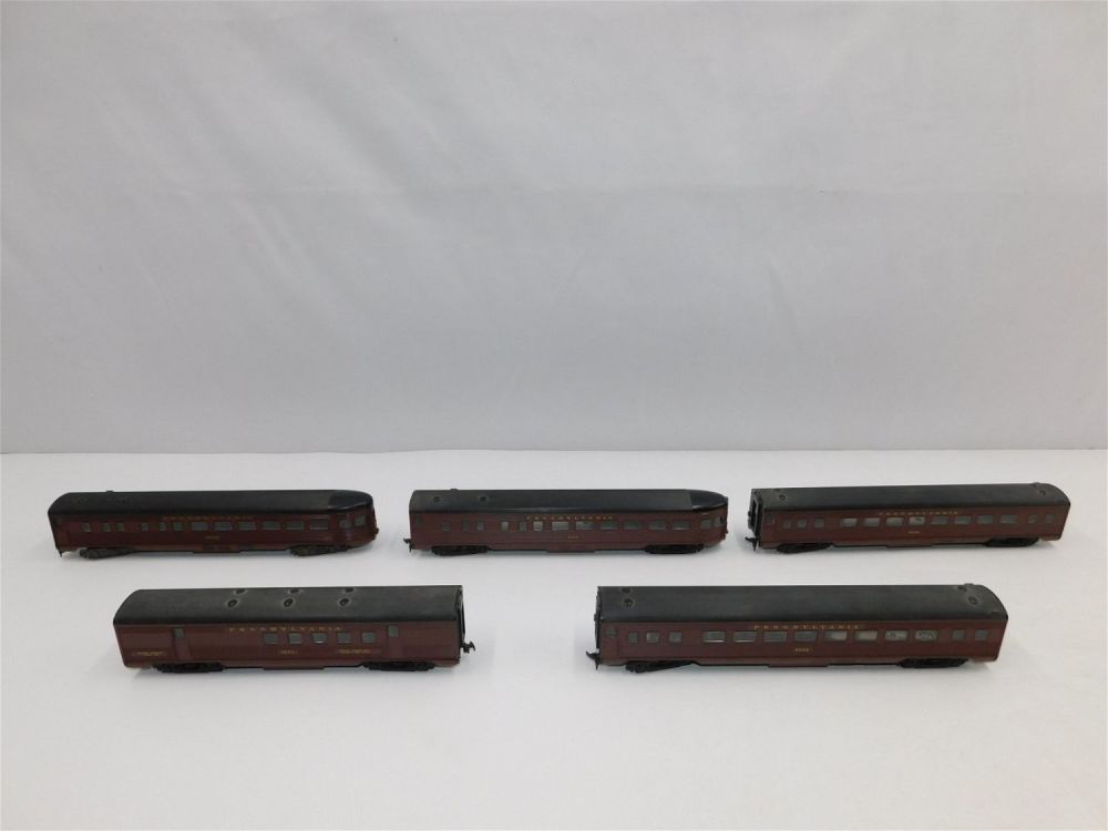 Lot 197: Lot of 5 HO Pennsylvania Railroad Passenger Cars