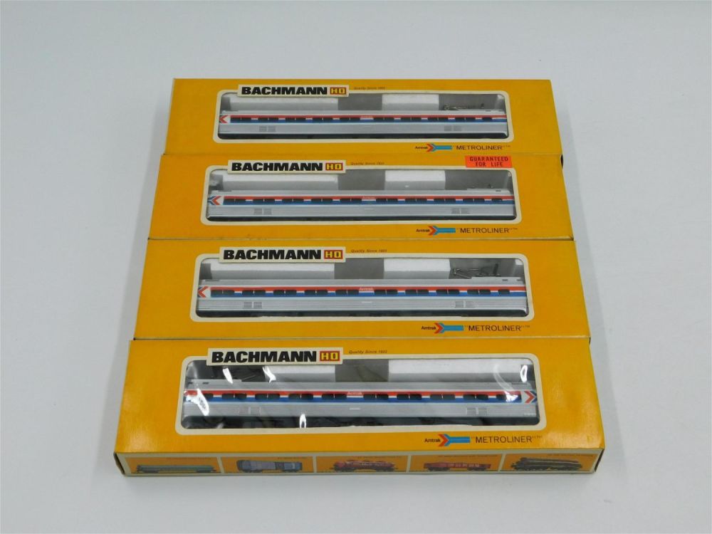 Lot 203: Bachmann HO Scale Amtrak Passenger Car Train Set