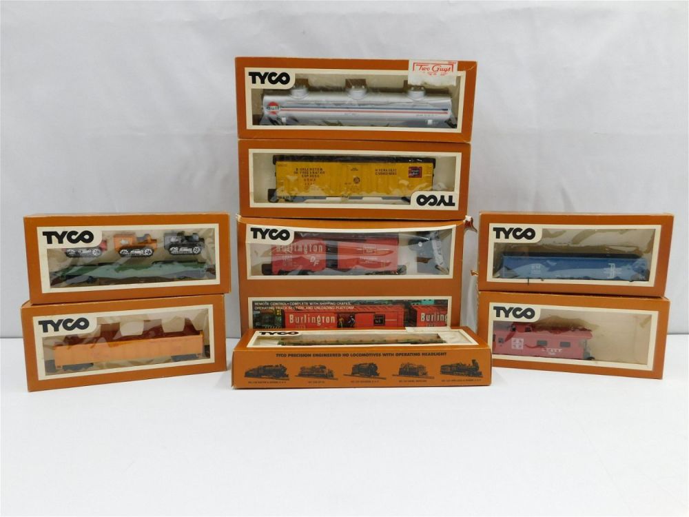 Lot 207: Lot of 8 TYCO HO Scale Rolling Stock