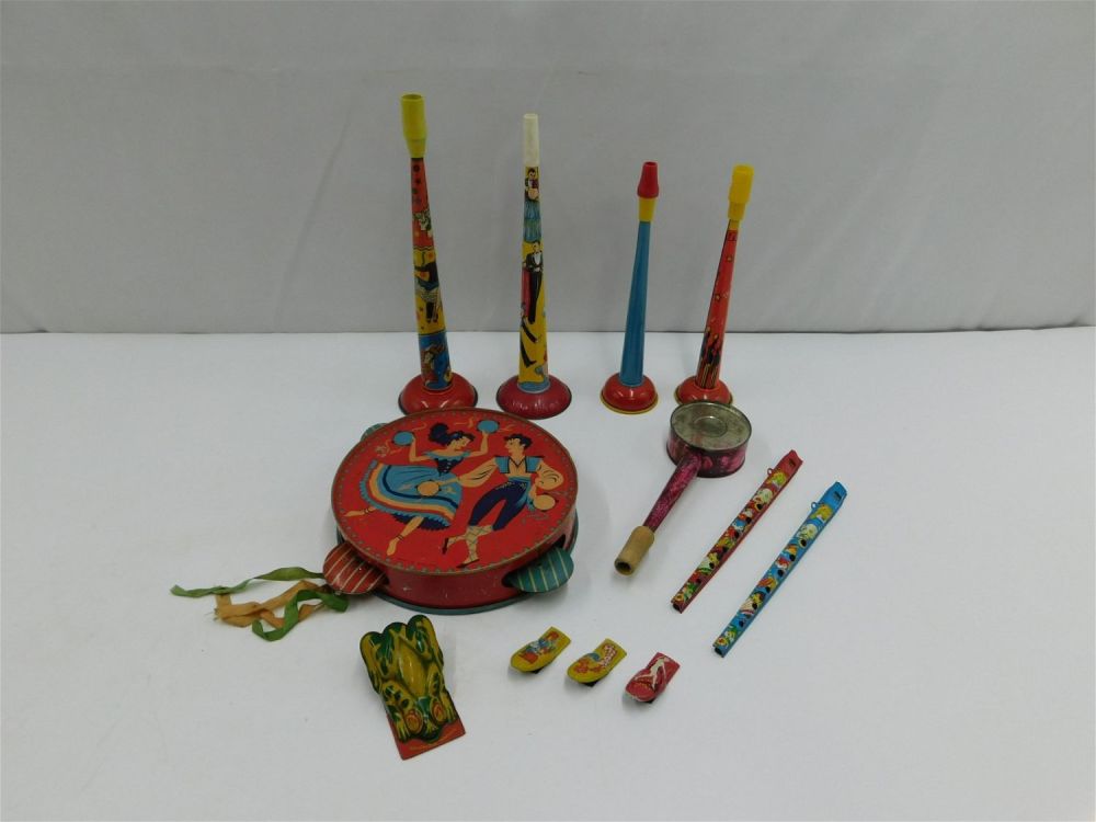 Lot 152: Lot of Vintage Noisemakers