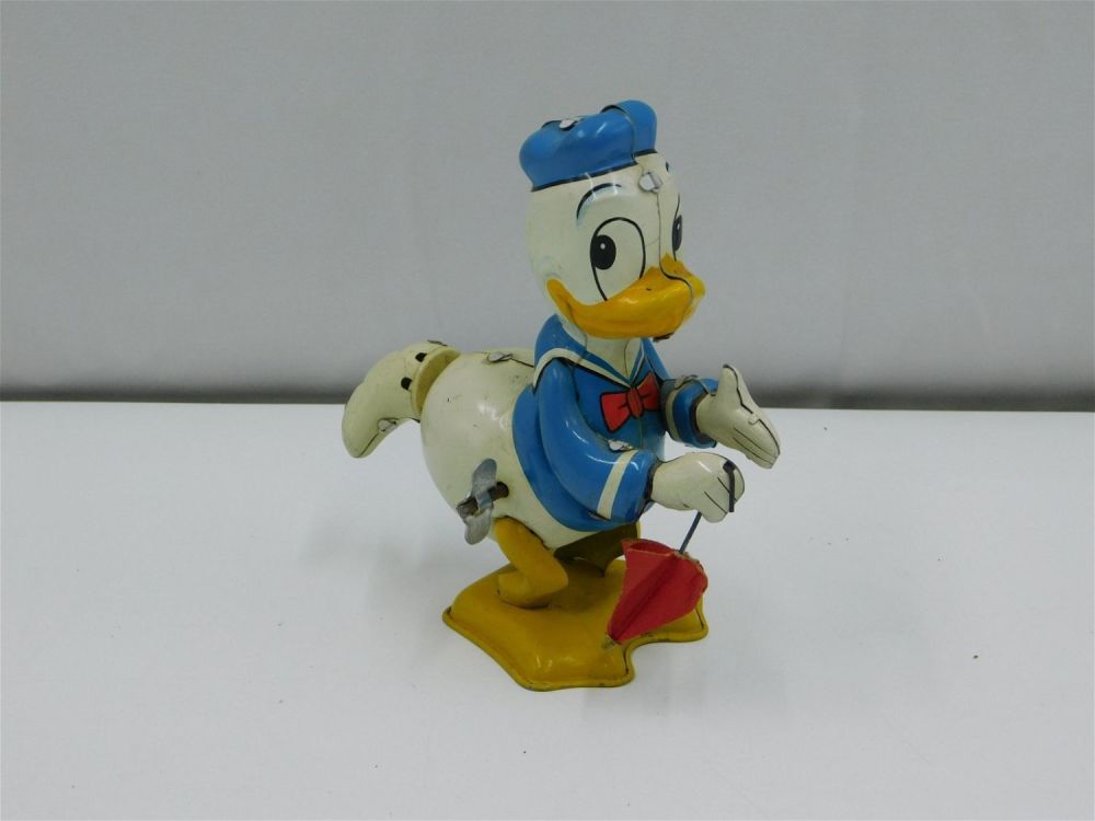 Lot 186: Vintage Donald Duck Linemar Tin Litho Wind Up Toy