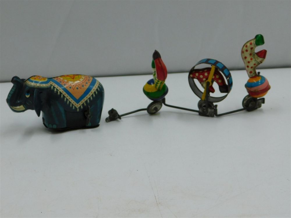 Lot 195: Vintage Japanese Tin Litho Key Wind Toy