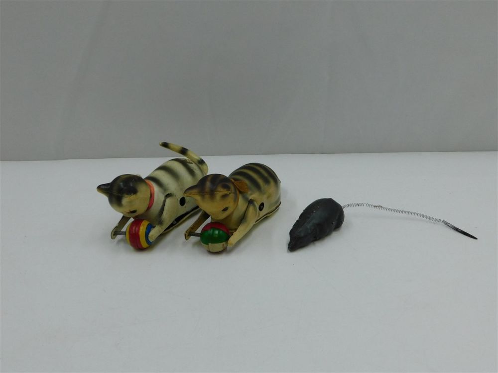Lot 207: Lot of 3 Vintage Tin Toys