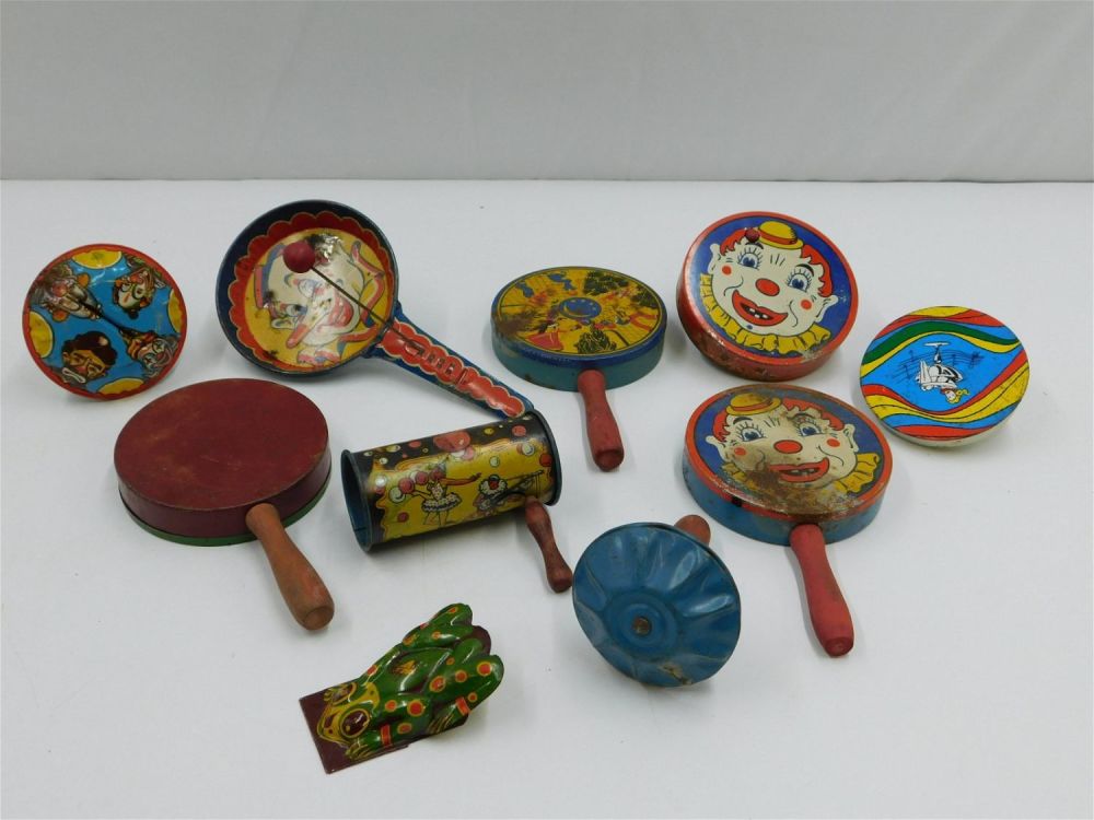 Lot 219: Lot of 10 Vintage Noisemakers