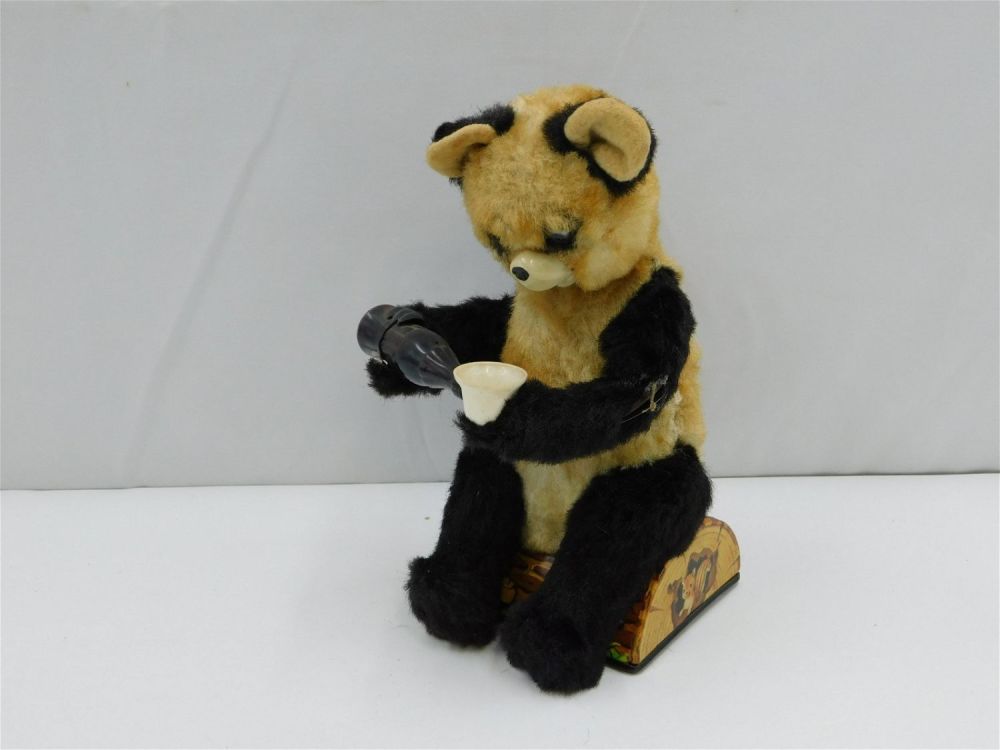 Lot 220: Vintage Battery Operated Panda Bear Pouring Soda