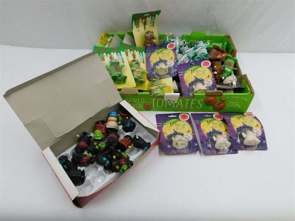 Lot 254: Lot of Mixed Wind Up Toys