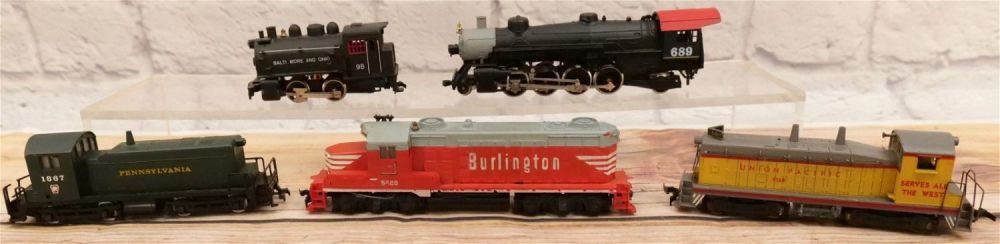Lot 172: Lot of 5 HO Gauge Engines