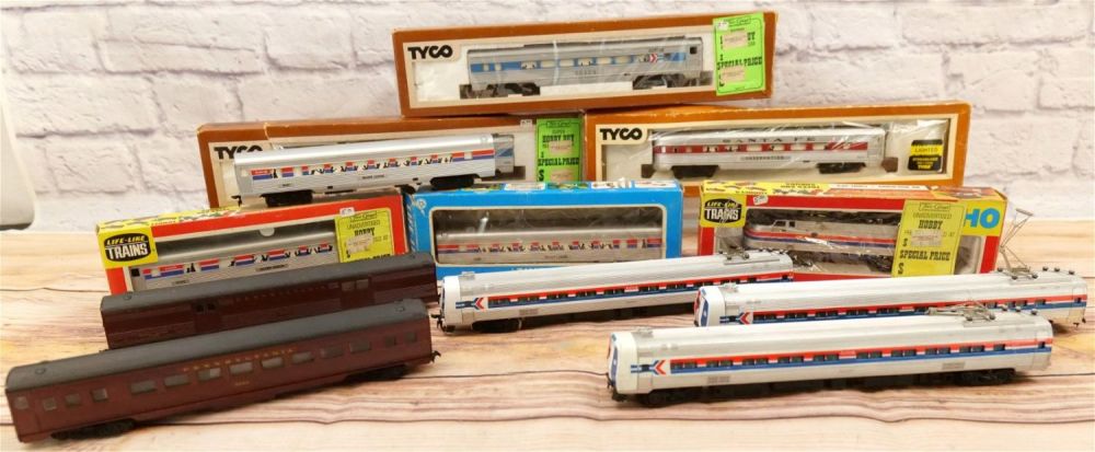 Lot 177: Group Lot of HO Gauge Passenger Cars