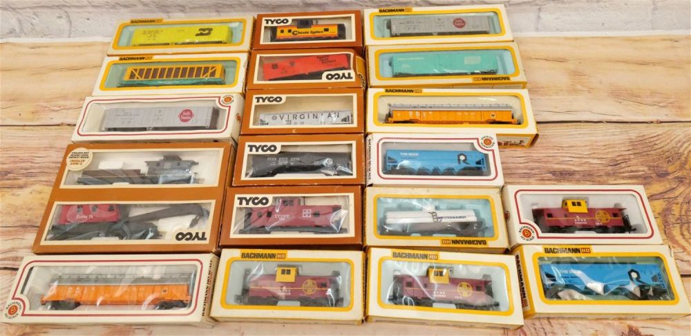 Lot 178: Group Lot of 19 HO Gauge Trains