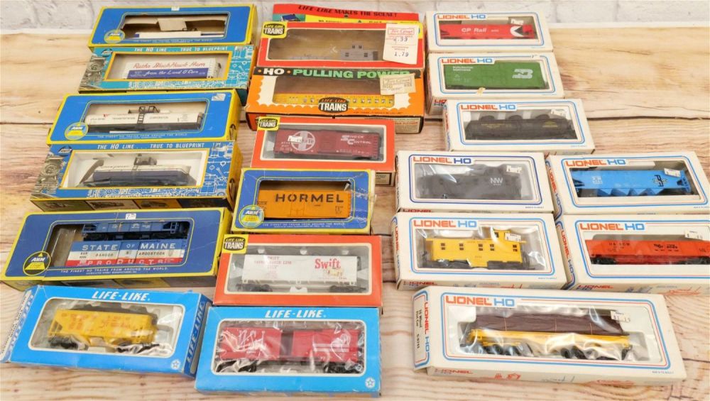 Lot 179: Group Lot of 20 HO Gauge Trains
