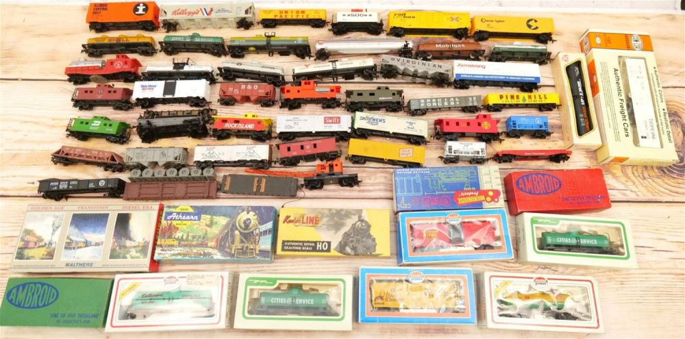 Lot 184: Large Lot of HO Gauge Rolling Stock Freight and Box Cars