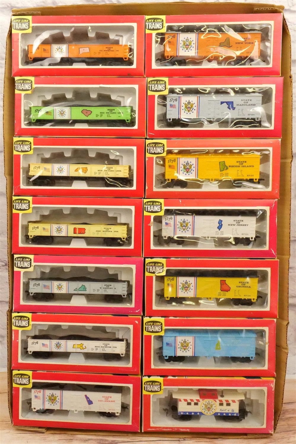Lot 189: Set of 14 Life-Like Trains HO Gauge