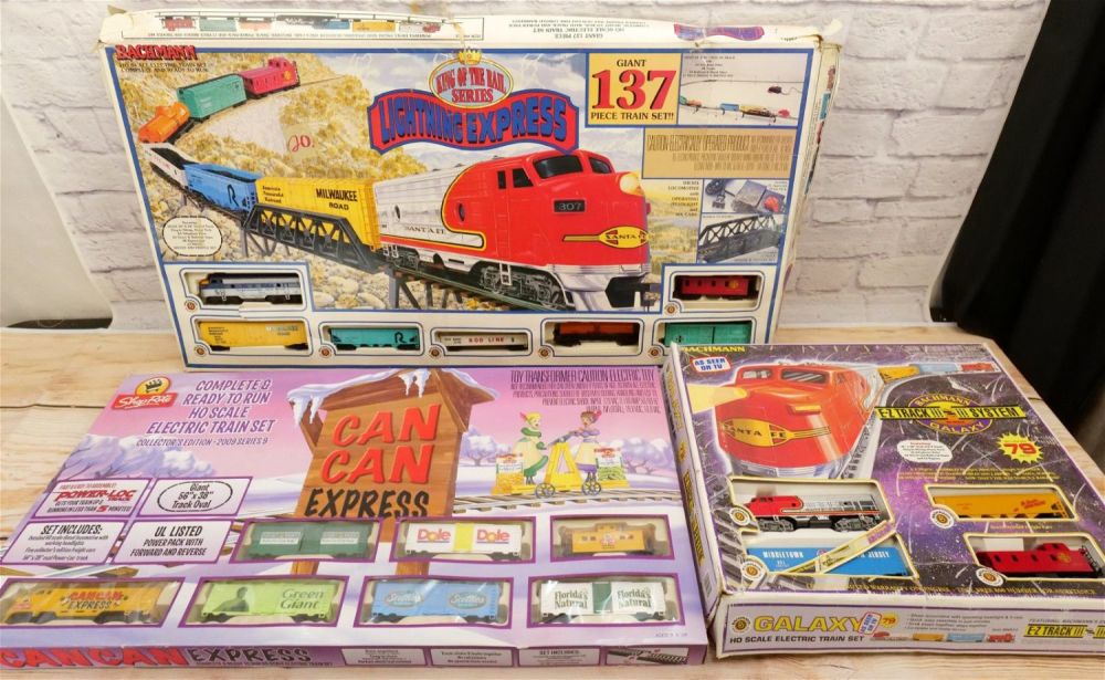 Lot 190: Lot of 3 HO Boxed Train Sets