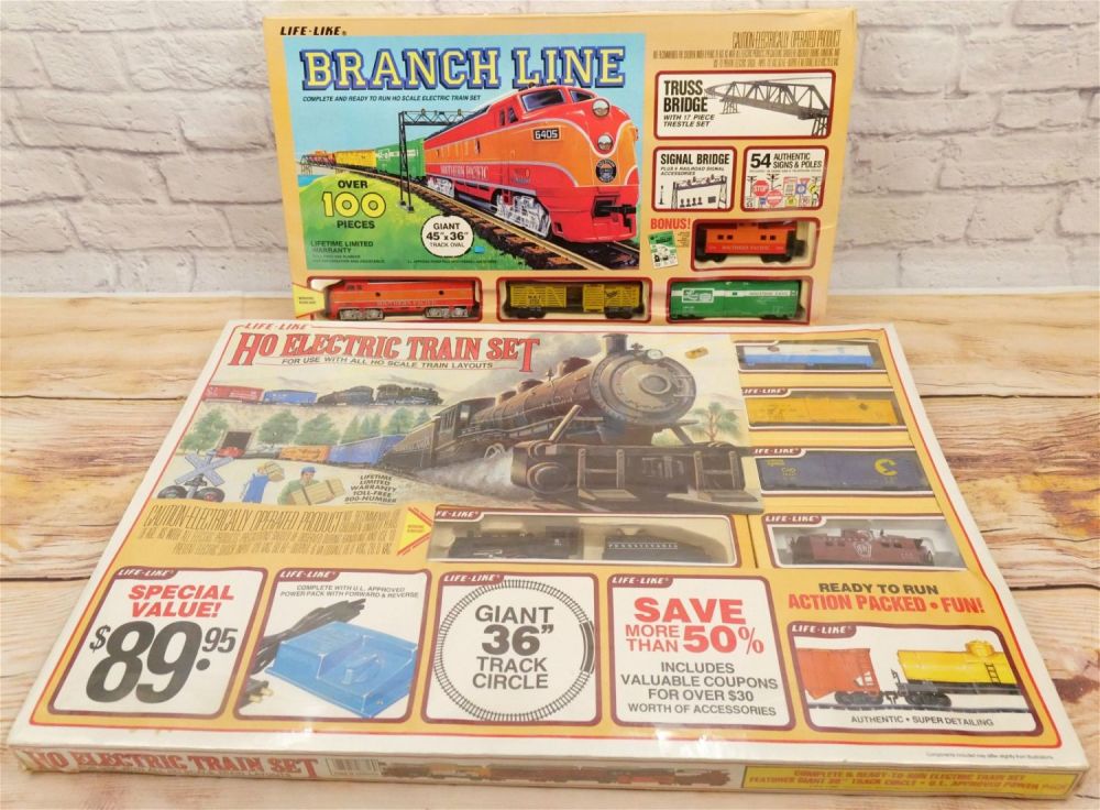 Lot 195: Lot of 2 HO Gauge Train Sets