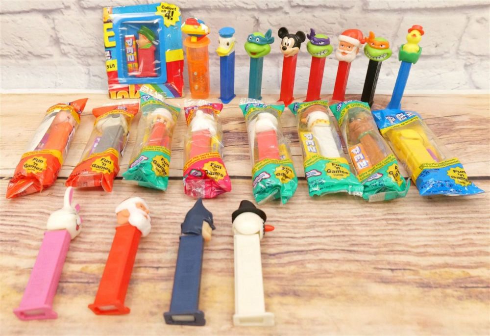 Lot 283: Lot of Pez Dispensers