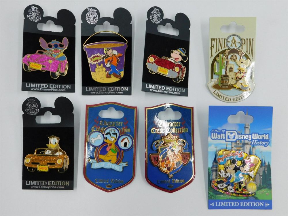 Lot 197: Lot of 8 Disney Limited Edition Pins