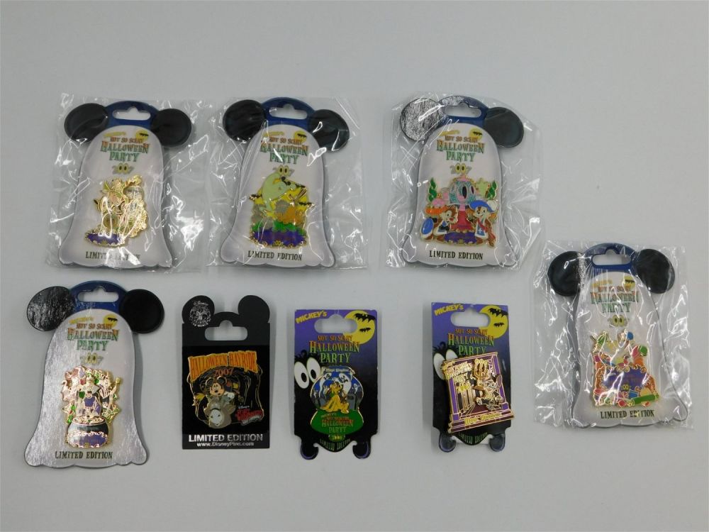 Lot 203: Lot of 8 Disney Limited Edition Halloween Pins