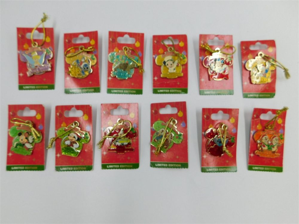 Lot 216: Lot of 12 Disney Limited Edition 2008 Happy Holiday's Pins