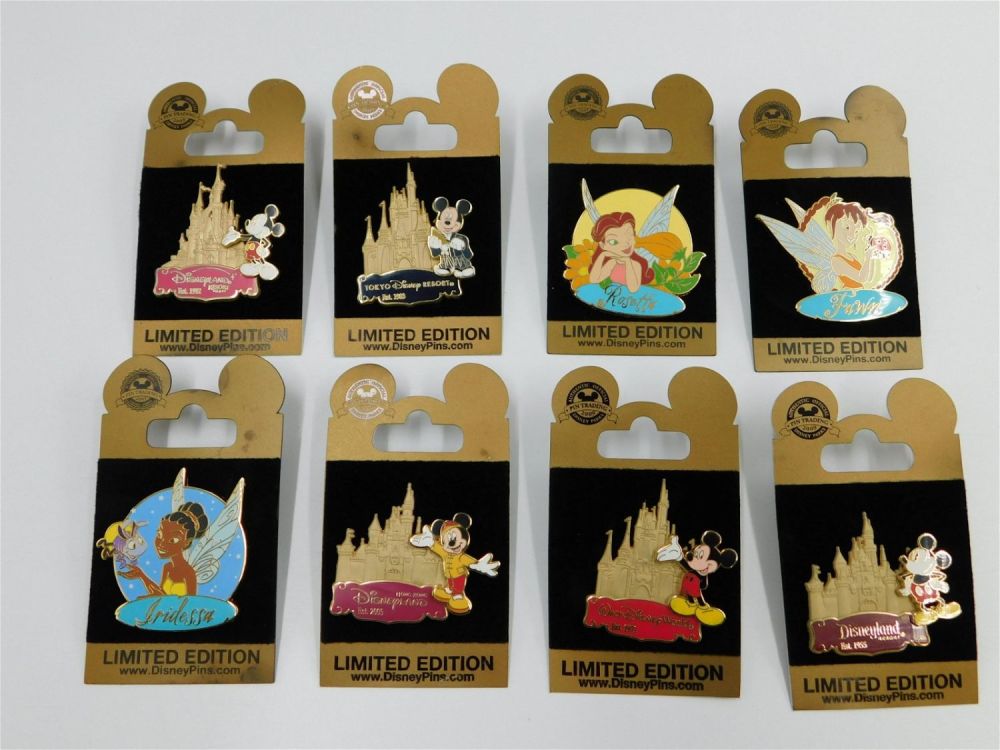 Lot 229: Lot of 8 Disney Gold Card Collection Limited Edition Pins