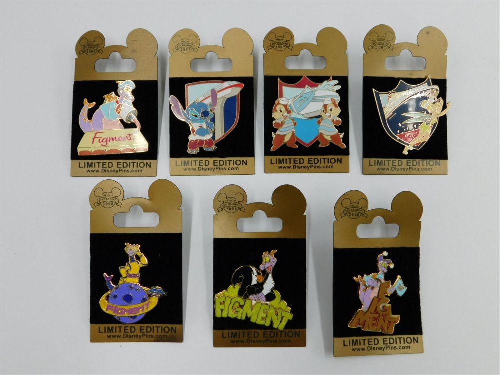 Lot 230: Lot of 7 Disney Gold Card Collection Limited Edition Pins