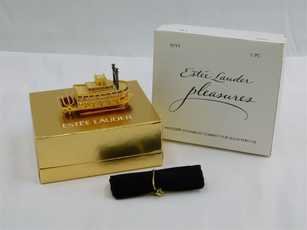 Lot 227: Estee Lauder Mississippi Steamboat Perfume Compact
