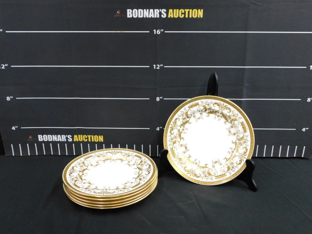Lot 177: Set of 6 Minton Fancy Dinner Plates