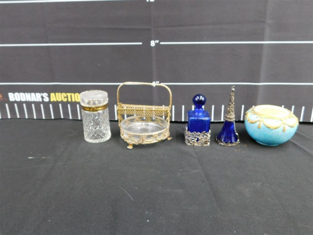 Lot 210: Group Lot of Victorian and 1920's Dresser Items