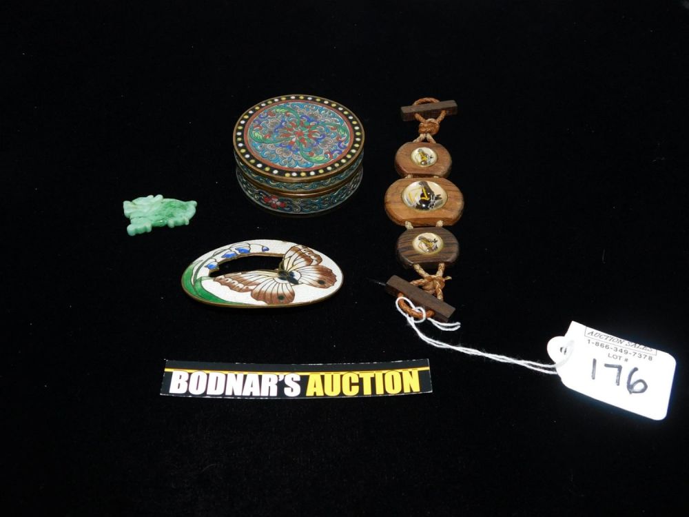 Lot 176: Lot of Costume Jewelry