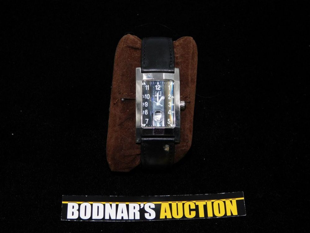 Lot 246: Dunhill Men's Watch
