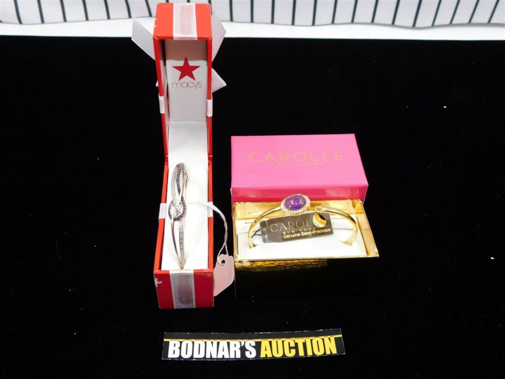 Lot 257: 2 Bangle Bracelets