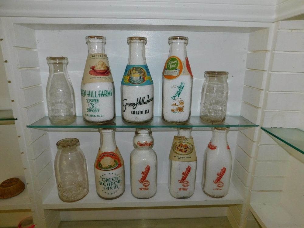 Lot 189: Lot of 10 New Jersey Dairy Bottles