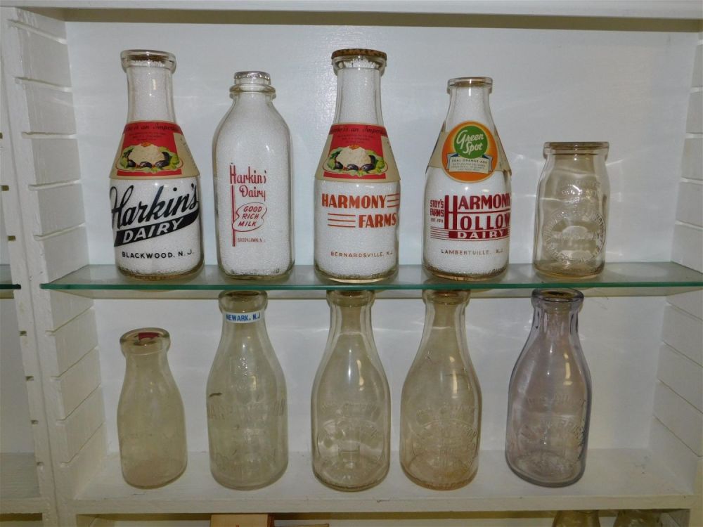 Lot 199: Lot of 10 NJ Dairy Bottles