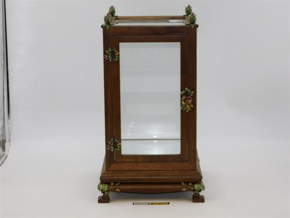 Lot 270: Ja+C1:D270y Strongwater Display Tabletop/Curio