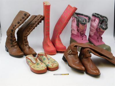 Lot of Various Women's Boots/Shoes. Including Northface Snow Boots, Via Spiga Brown Leather 