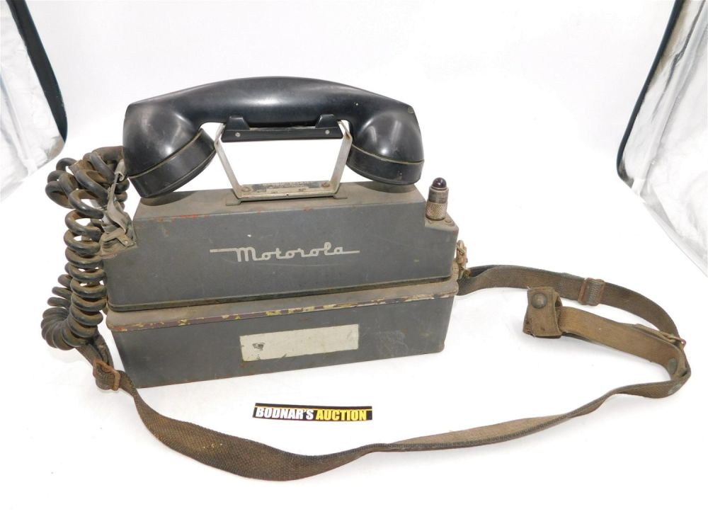 Lot 216: Motorola Handie-Talkie Fireman's Traveling FM Radio