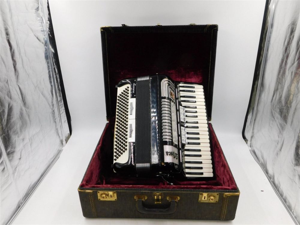 Lot 225: La Tosca Gretsch Tuxedo Piano Accordion