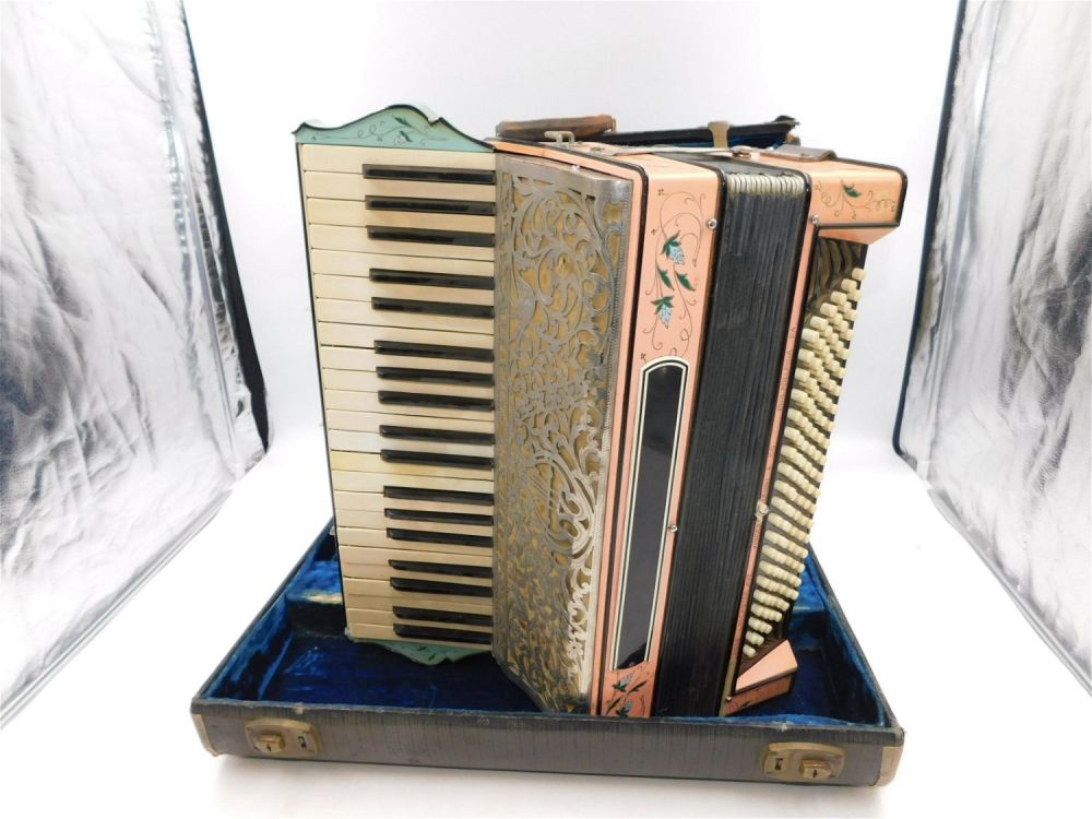 Lot 227: Vincenzo Ianni & Co, Phila Pa Vintage Pink and Blue
