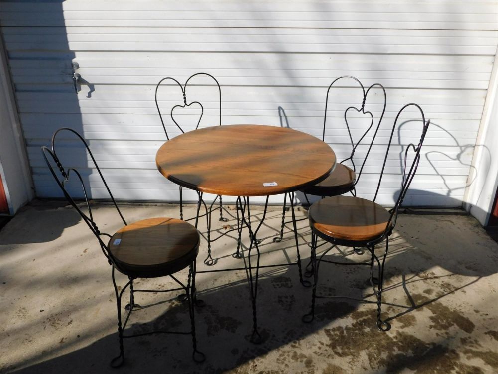Lot 255: Ice Cream Parlor Set