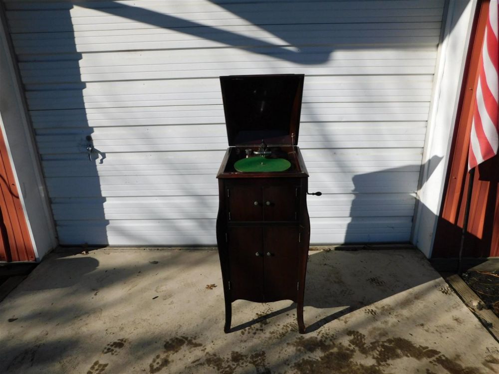 Lot 258: Edison Victor Victorla - Floor Model