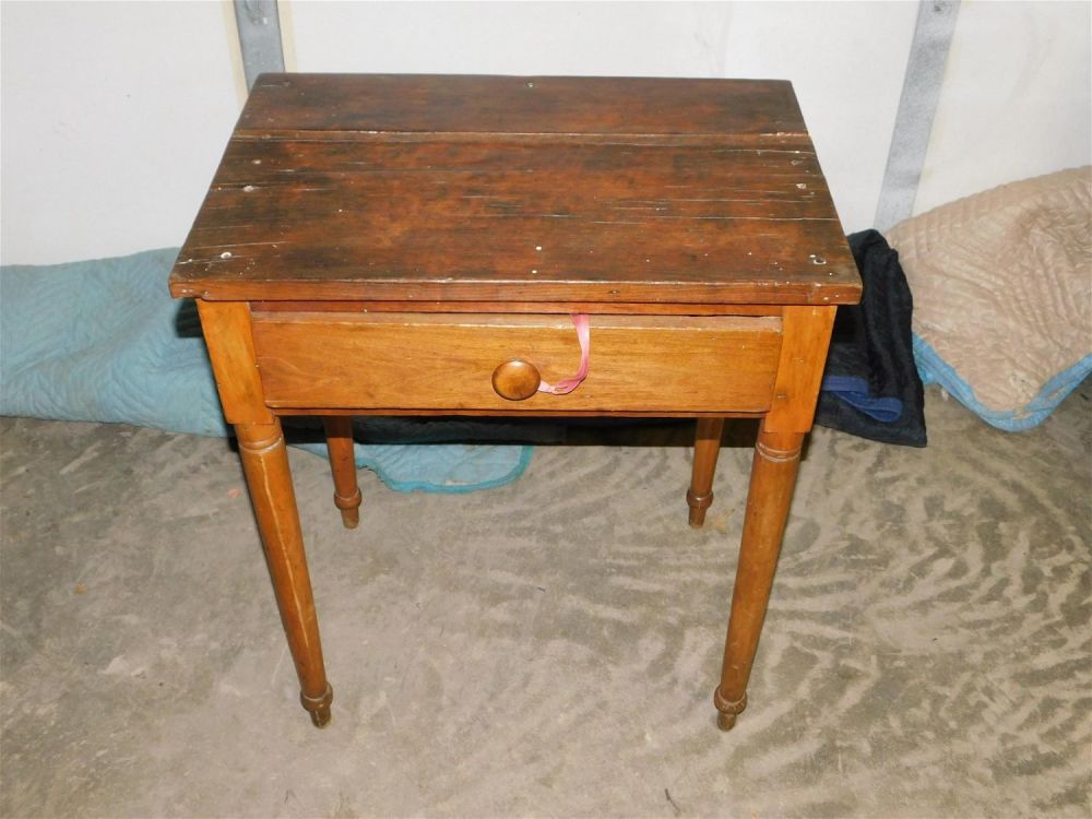 Lot 261: Country 1 Drawer Stand