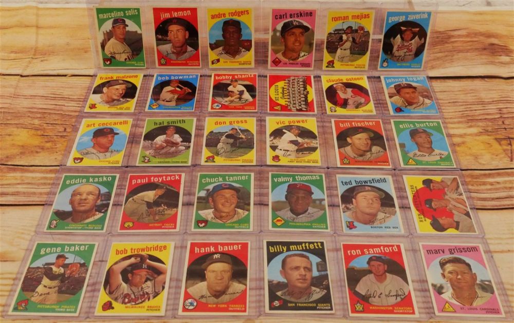 Lot 225: Lot of 30 Topps 1959 Baseball Cards
