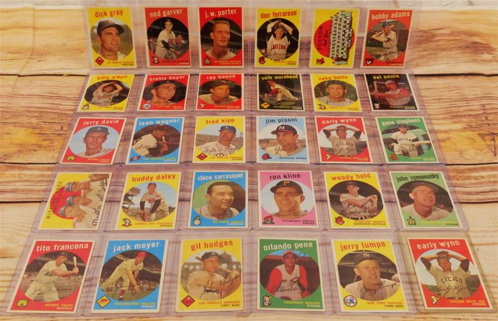 Lot 226: Lot of 30 Topps 1959 Baseball Cards