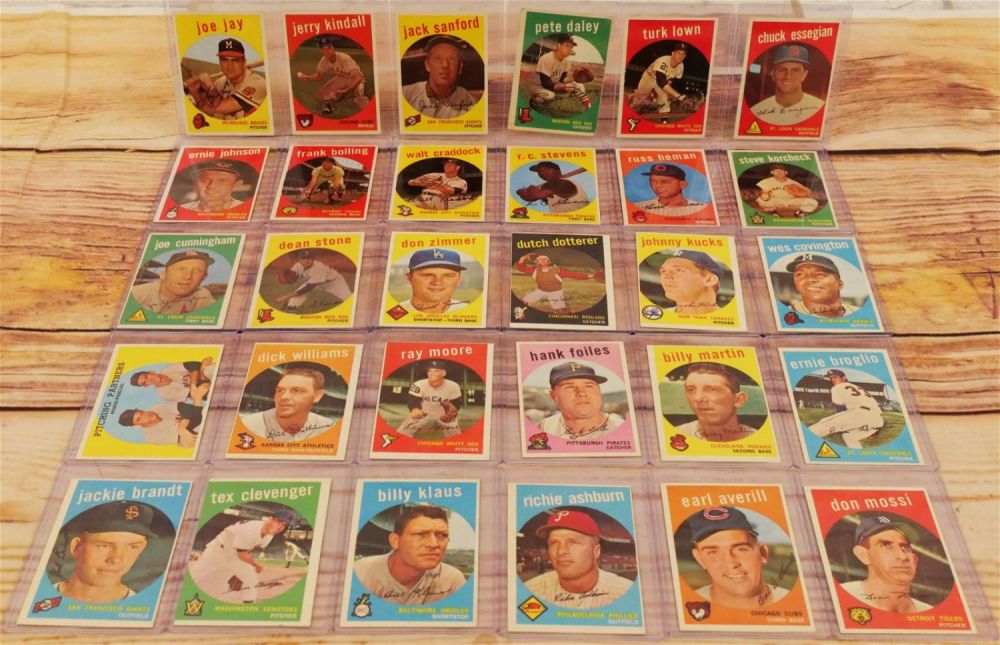 Lot 227: Lot of 30 Topps 1959 Baseball Cards