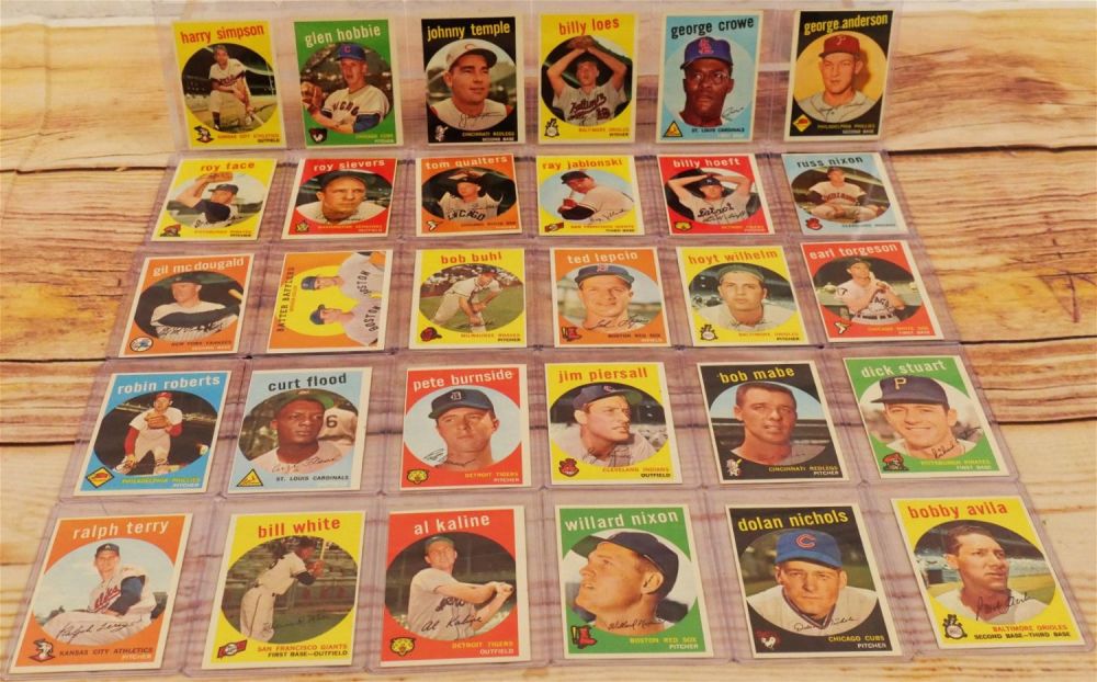 Lot 229: Lot of 30 Topps 1959 Baseball Cards