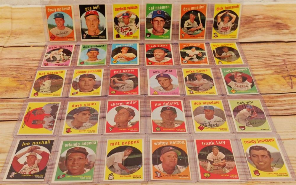Lot 230: Lot of 30 Topps 1959 Baseball Cards