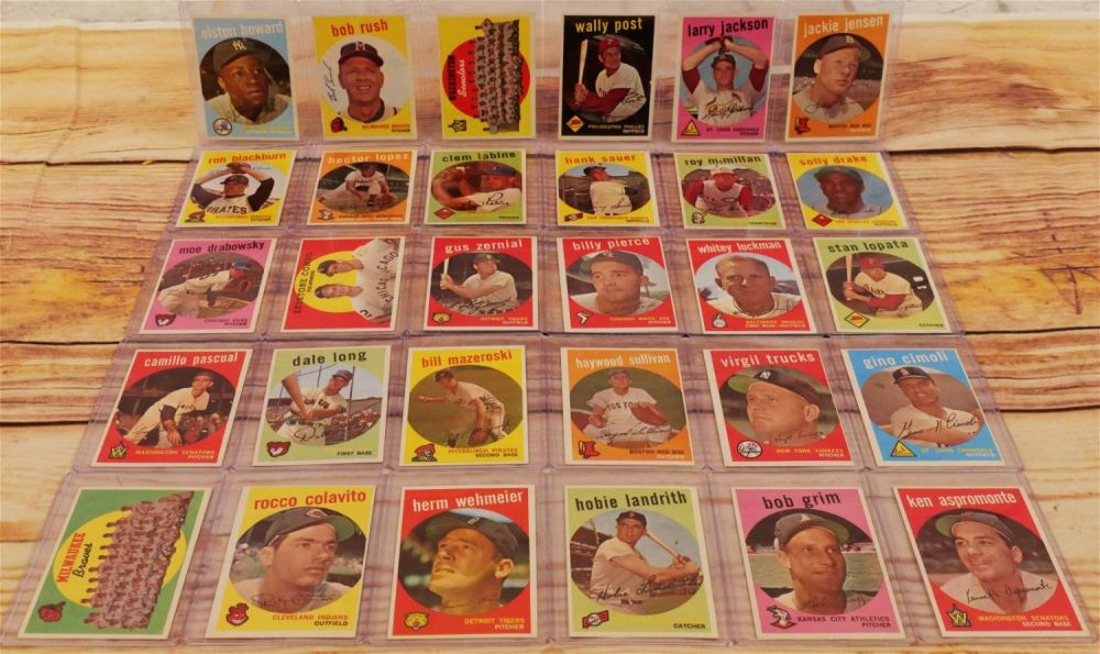 Lot 232: Lot of 30 Topps 1959 Baseball Cards