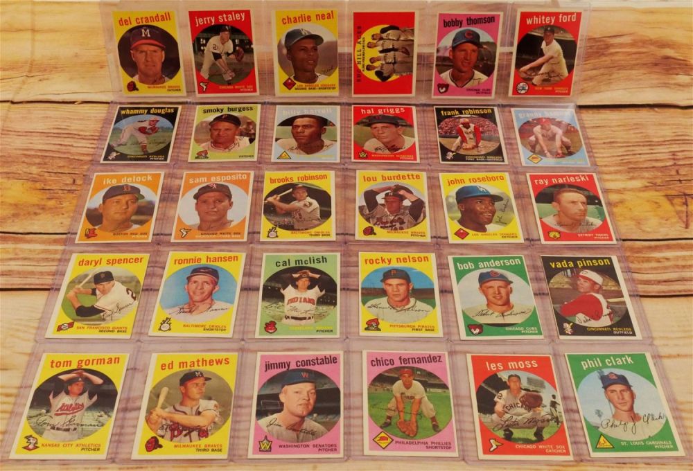Lot 233: Lot of 30 Topps 1959 Baseball Cards